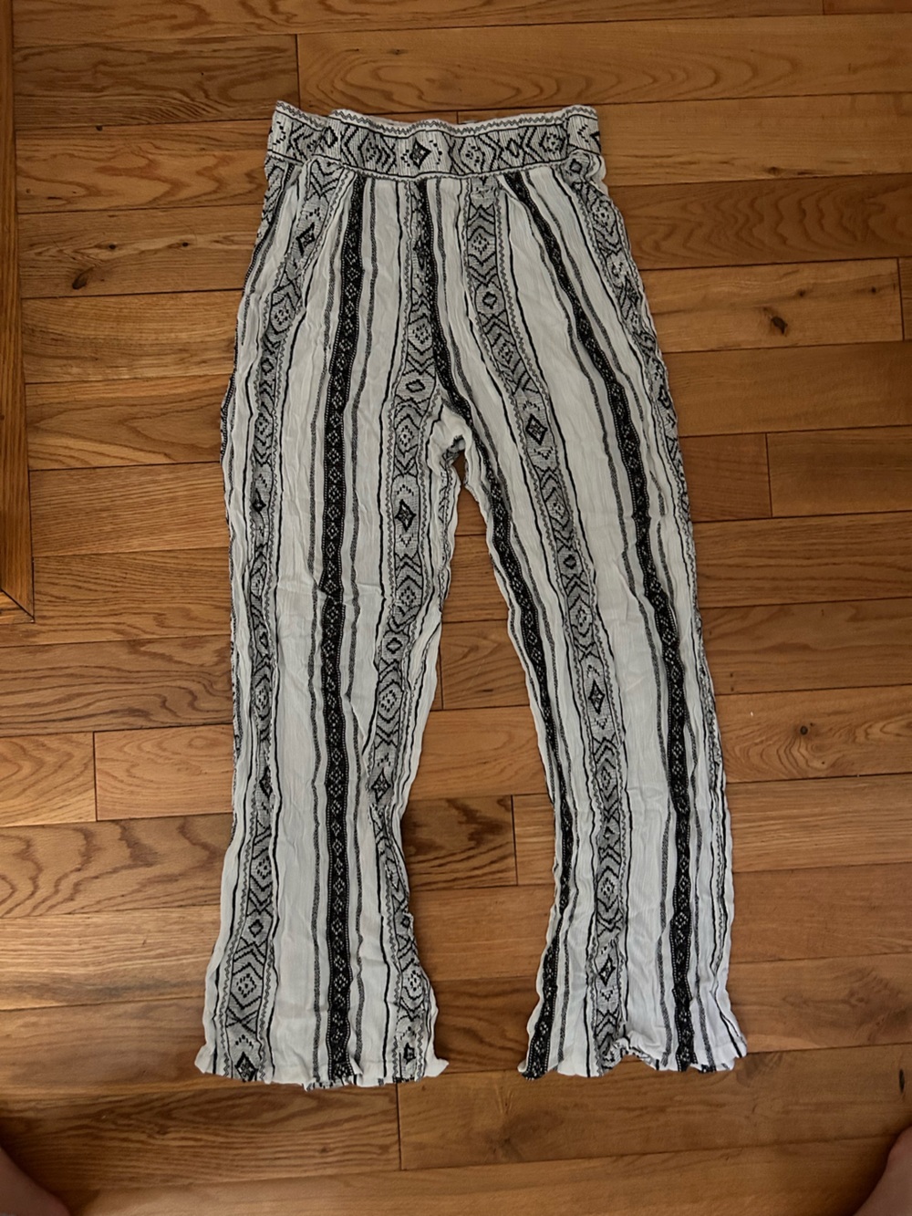 Forever 21 Black & White Striped Pattern Cropped Pants
